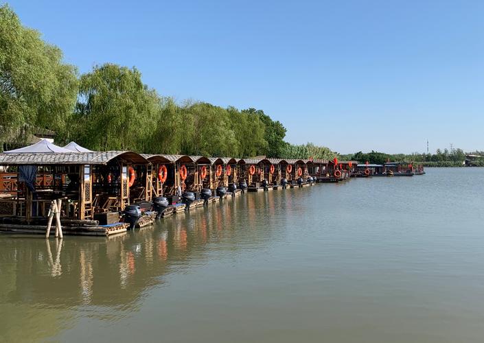 沙家浜芦苇荡风景区位于明媚秀丽的江苏省常熟市阳澄湖畔,国家5a级