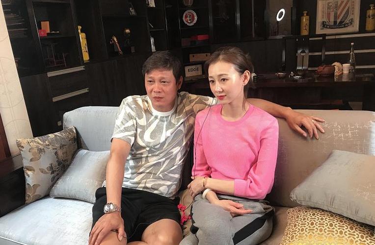 原创亚洲足球先生范志毅娇妻女儿都是名媛近照再秀a4腰