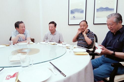 父亲节里会佟兵 意重情深似火龙