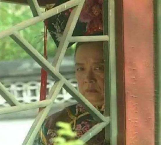 感受下班主任"窗口凝视"恐惧感的支配