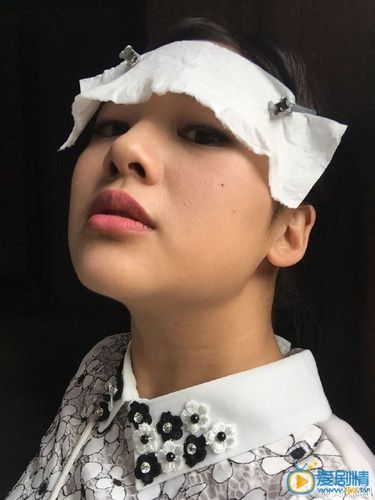 戴流苏耳环的少女幕后搞怪照大集合