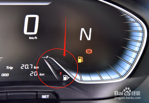 宝骏360驾驶室仪表盘怎么读数