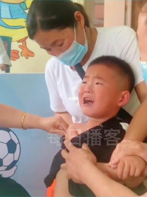 熊孩子怕打针名场面,表情包令人哭笑不得_表情包_萌娃