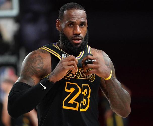 湖人vs火箭,湖人队黑曼巴战服加成,詹姆斯:赢得挺秃然