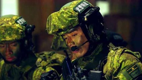 利刃出击:让刘闯带口信,带回一千万现金,参谋长差点心脏病出来