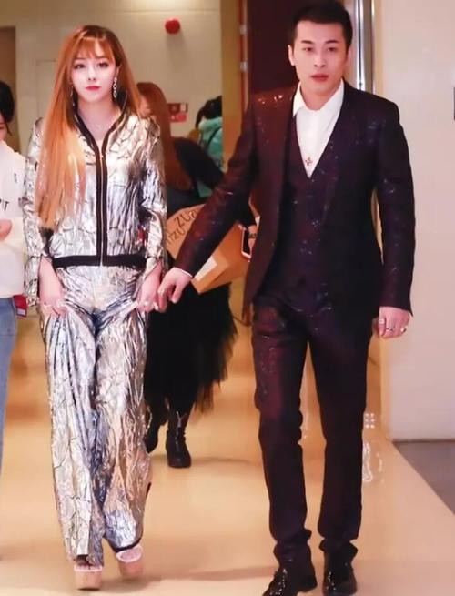 初瑞雪生日带货狂欢会,单品破亿嗓子喊哑,直言老板娘身份不能丢