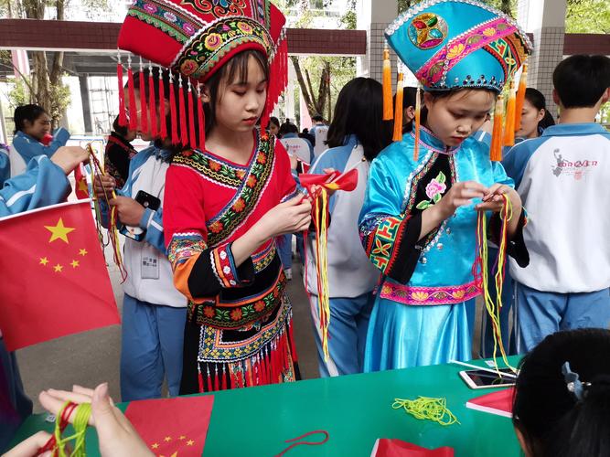 三月三传统手工涂绘鸡蛋