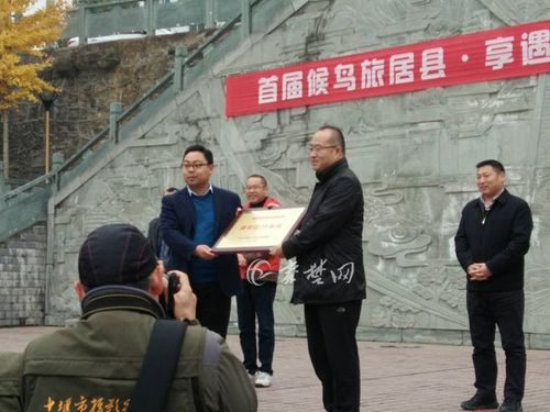 竹溪县教育局局长王琪深入实中课堂听评课