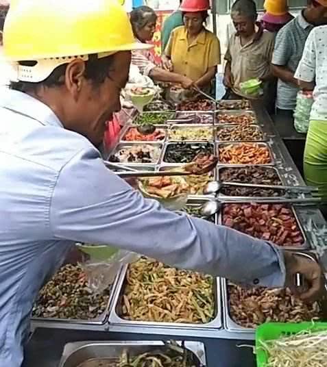 工地10元快餐随便吃,快餐店竟然还能赚不少钱!生意经在这里!