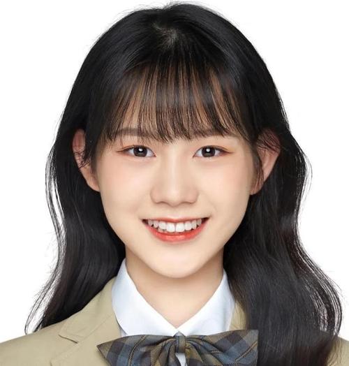 学会这几个上镜小技巧注意穿衣发型妆容表情拍出完美证件照