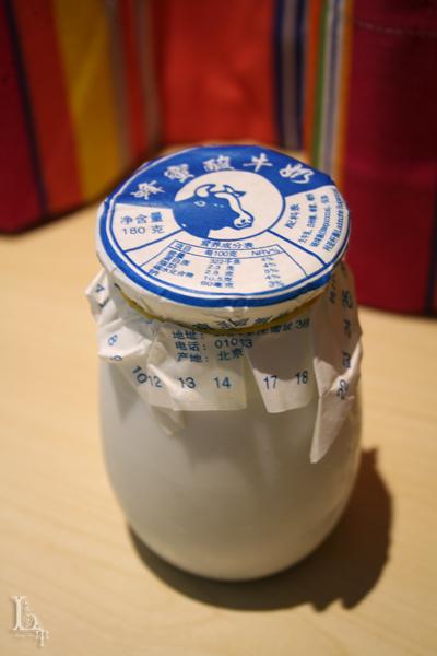 必吃的北京老酸奶,比超市里买的那些牌子酸奶要酸,瓶子很可爱.
