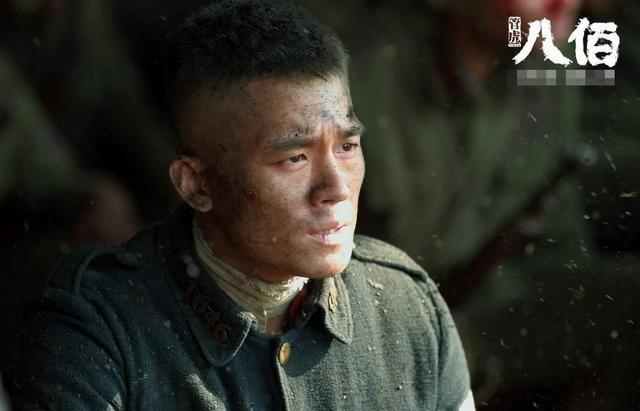 八佰卫冕单天票房冠军 张译欧豪演译催人泪下