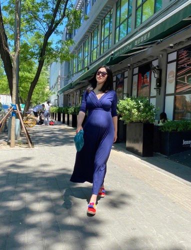 朱珠真是我见过最美的孕妇了,挺着大肚子依然光彩照人,这些孕期穿搭也