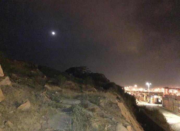 深夜上海① | 荒郊野岭里这个气象站,迎接吹向上海的第一缕风,涌向