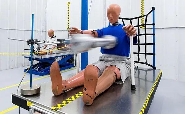 你相信吗汽车碰撞测试的假人比车还贵