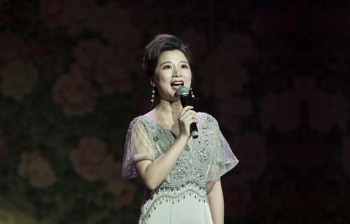 菏泽广电主持人播音员齐上阵 春晚现场表演精彩朗诵