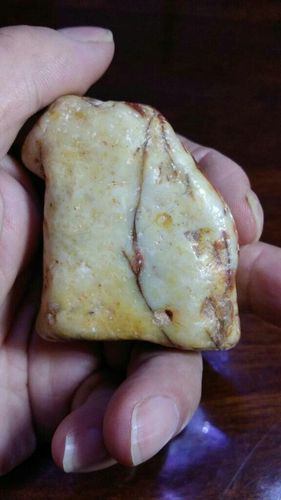 白田黄石原石图片