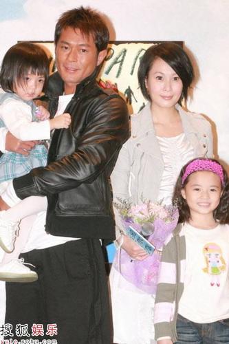 组图:《黑爸爸》揭开面纱 古天乐刘若英很搬配