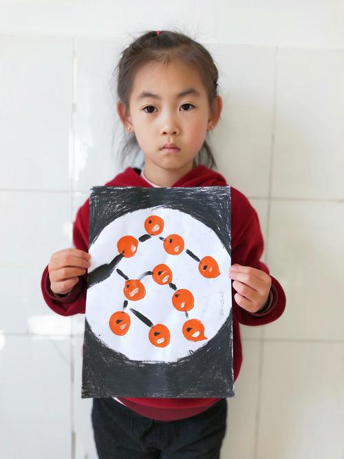 春蕾幼儿园美术特色课——《柿子》