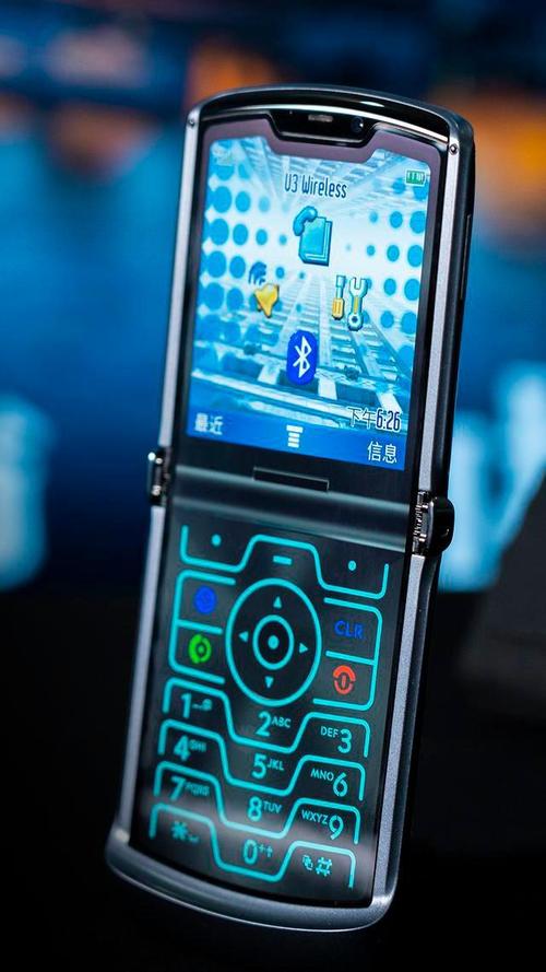 升级再进化!全新moto razr 刀锋5g折叠手机体验