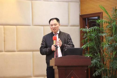 旺德府控股集团董事长周晓辉先生就本次大会作了精彩讲话.