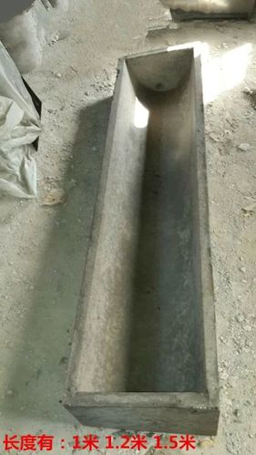 使用羊用水泥槽模具制作的水泥羊槽具有表面光滑美观, 不 伤羊皮肤