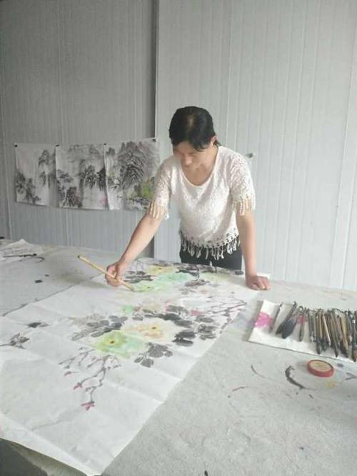 笔耕不辍,勤奋进取的莒县女画家陈德莲