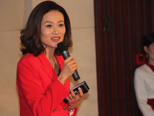 中央电视台主持人李雨霏