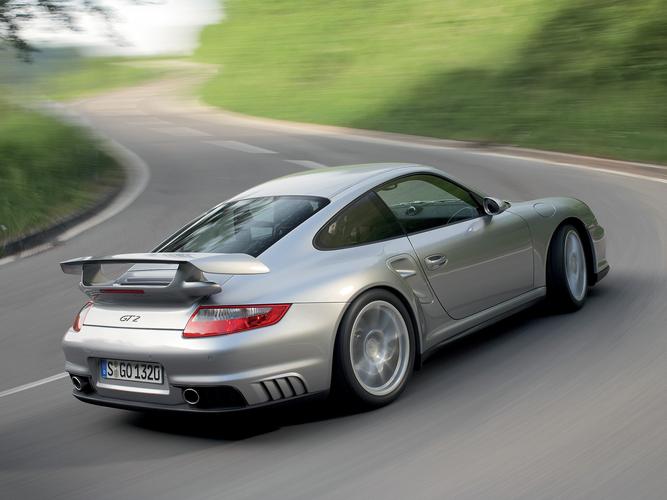 的称号给了 cayman gt4;"gt3" 是大家很熟悉的 911 gt3 系列;"gt1" 的