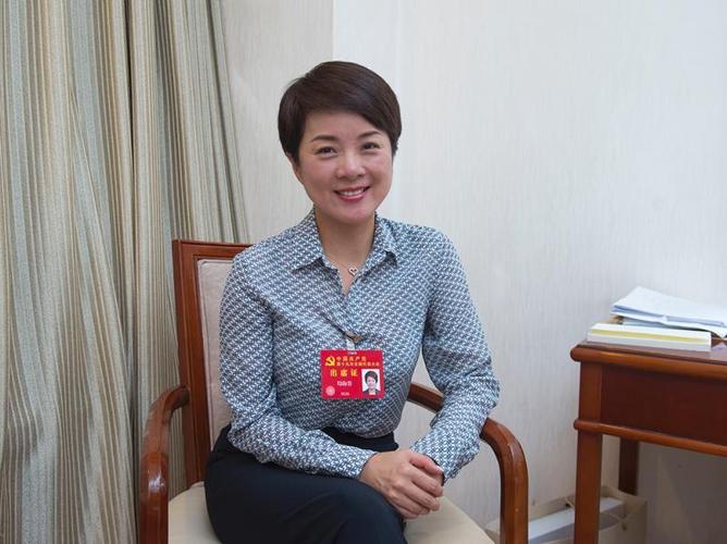 【我在十九大|代表手记】印海蓉:做了30年播音,年轻人的朝气又回来了