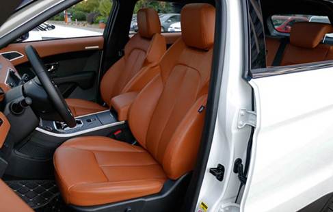 汽车新闻 其它内容 合作内容 > 正文    陆风x7劲越的车饰与空间,传承