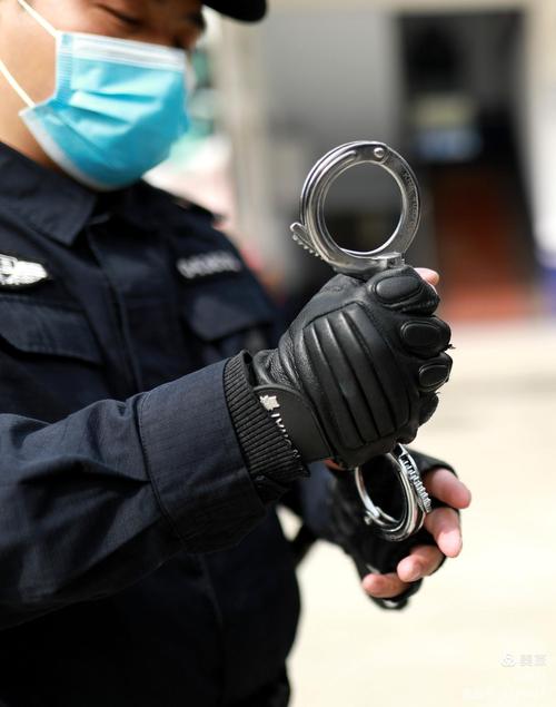 其它 送教下基层(四)手铐催泪喷射器篇 写美篇 梁菡     摄于2020年3