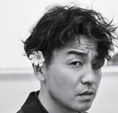 网友:头大还如此帅的人不多见,原来雷佳音不搞怪时候挺帅气的