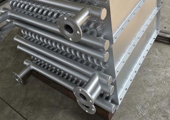 常用的铸铁散热器有柱型和翼型两种形式.