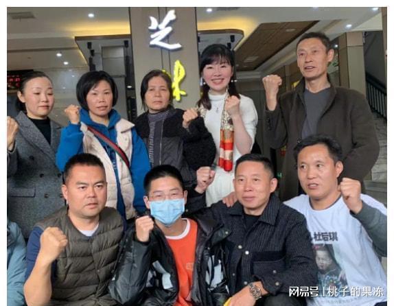 假惺惺养姐晒孙卓旧照舍不得弟弟离开曾扬言卓卓是他们的