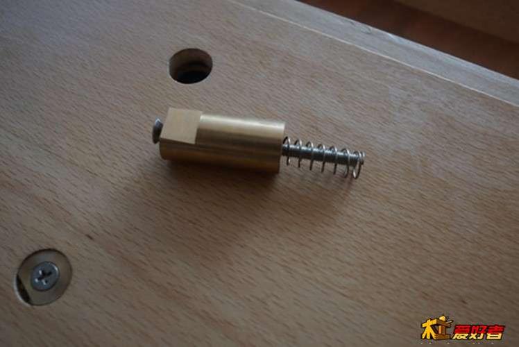 有点小骚气的经典木工桌