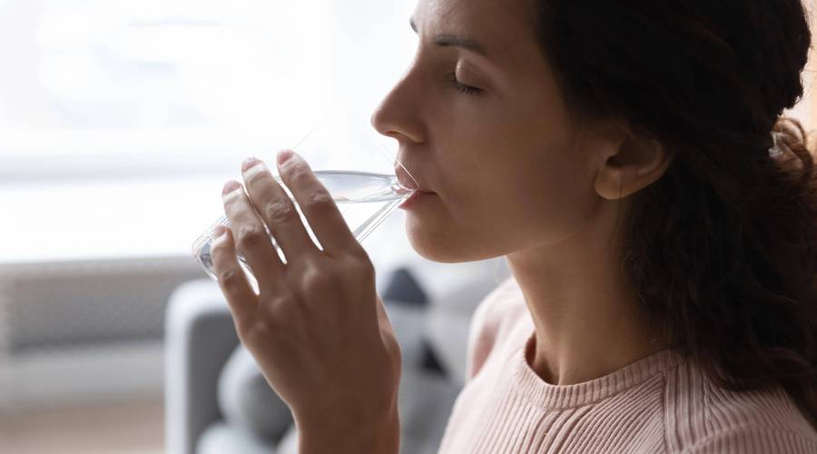 经常口干舌燥?可能不是缺水那么简单