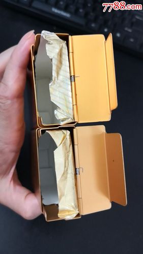 黄鹤楼3d金属空烟盒二种合拍(二种除颜色不同外,背面分别为二行字和三