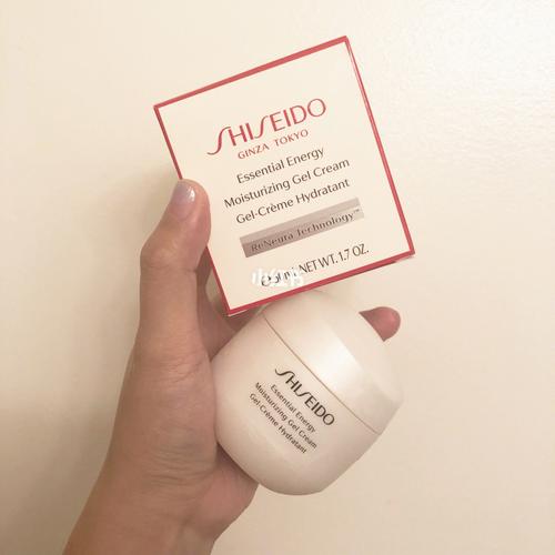 第一个是essential energy moisturizing gel cream,这个分为三个