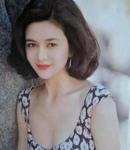 原创百花争艳,香港娱乐圈惊艳时光的女明星,你都认识吗,最喜欢谁