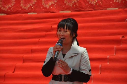 杨爱荣老师深情演唱《我们的中国梦》