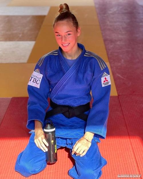 00后柔道女神走红网络长腿杀器被称乌克兰蟒蛇