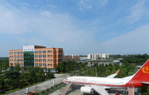 成都东星航空旅游专修学院怎样,成都东星航空专修学院