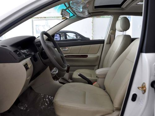 比亚迪f3前排腿部空间