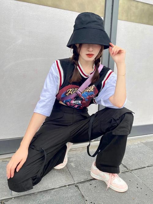 17sis9402|甜酷女孩穿搭上线～_穿搭_酷女孩_樱花_t恤_nike dunk