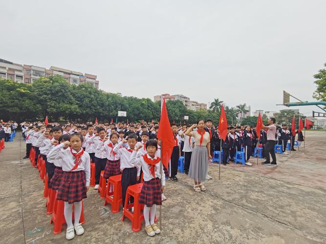 传承红色基因 争做新时代好队员——郁南县西江实验学校举行建队日