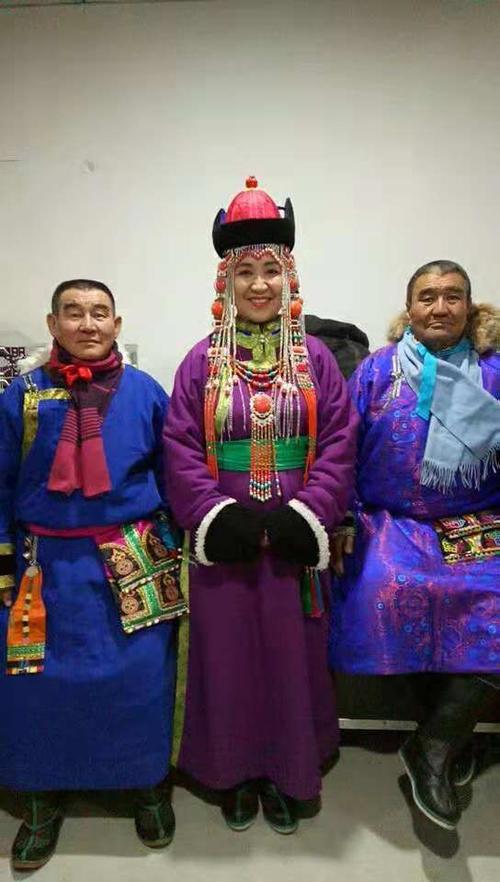四子王旗老年体协蒙古族服装服饰队代表我旗参加内蒙古自治区第十五届