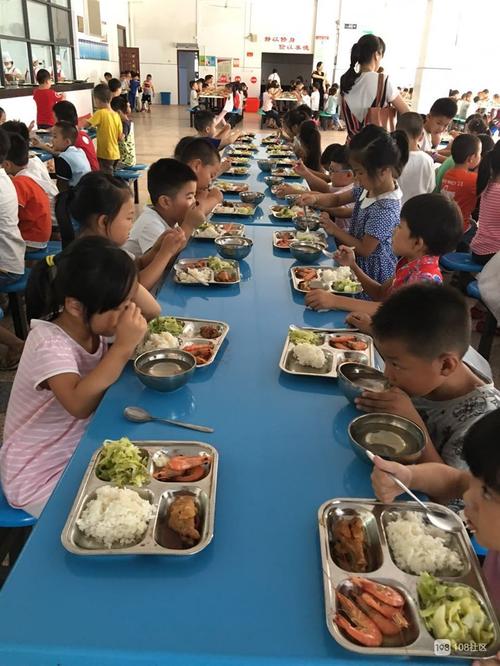 始丰小学饭堂还可以吧