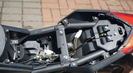 电动车坐垫锁怎么开