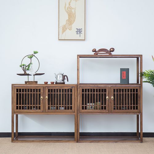 这是一款极具中式风格的实木餐边柜,采用传统榫卯工艺,经久耐用,传统